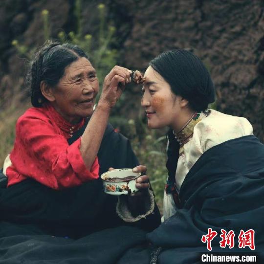 三江源“乘风破浪的姐姐”：靠土特产实现梦想