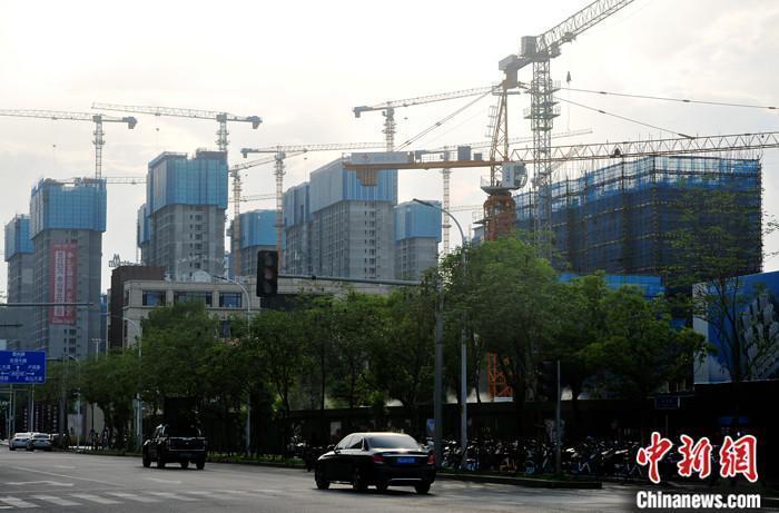 资料图：正在建设中的房地产楼盘。 <a target='_blank' href='/'>中新社</a>记者 张斌 摄