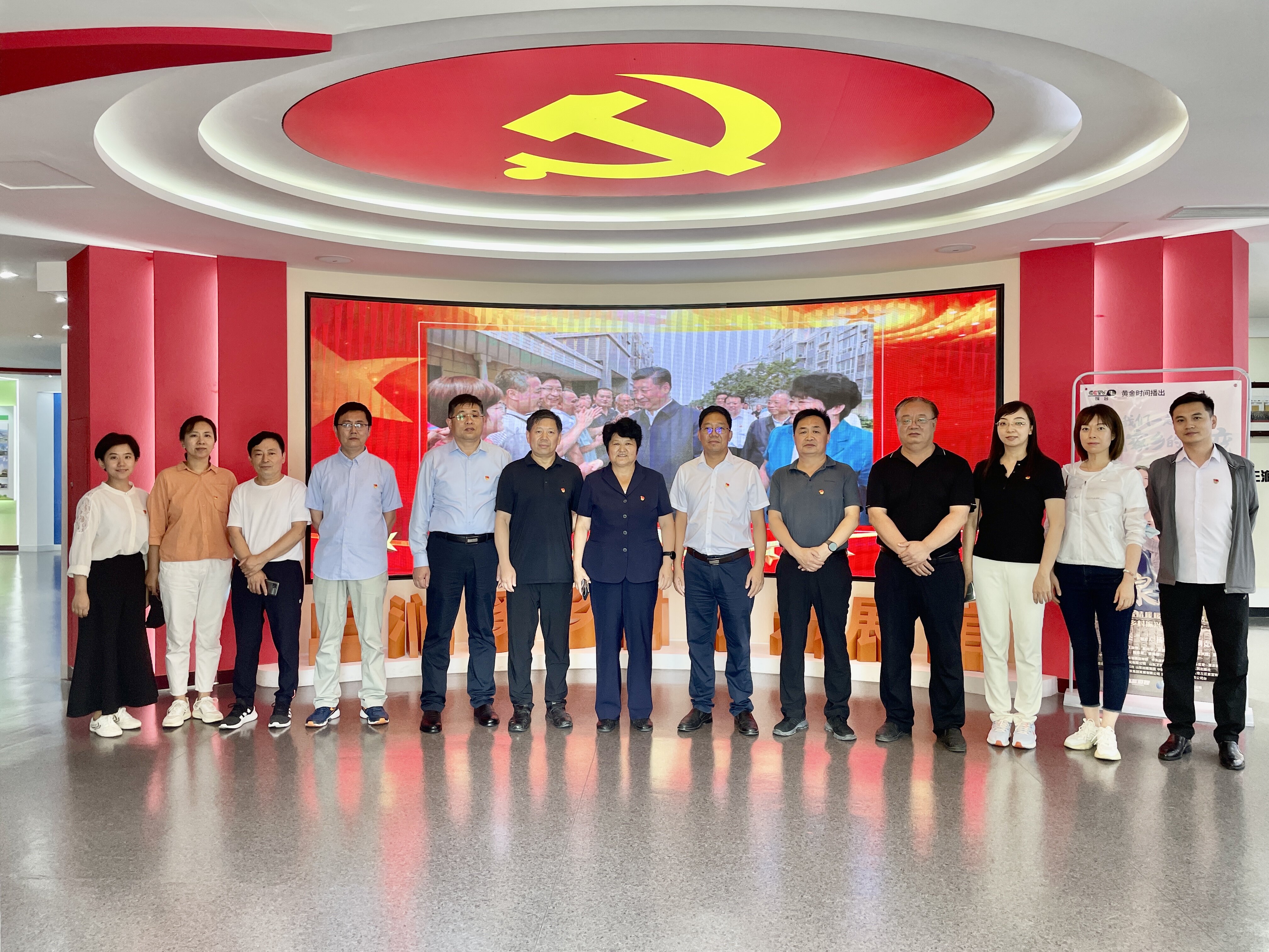 省市区三级农业农村部门党支部赴章丘区三涧溪村开展“沿着总书记足迹 深学笃用走基层”主题党日_proc.jpg