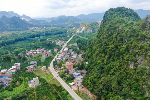 4.灌潮路给当地瑶族群众提供了更为便捷的出行选择.jpg