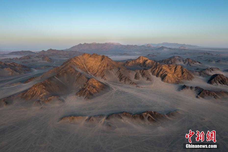 青海海西：茫崖黑独山雅丹地貌奇特