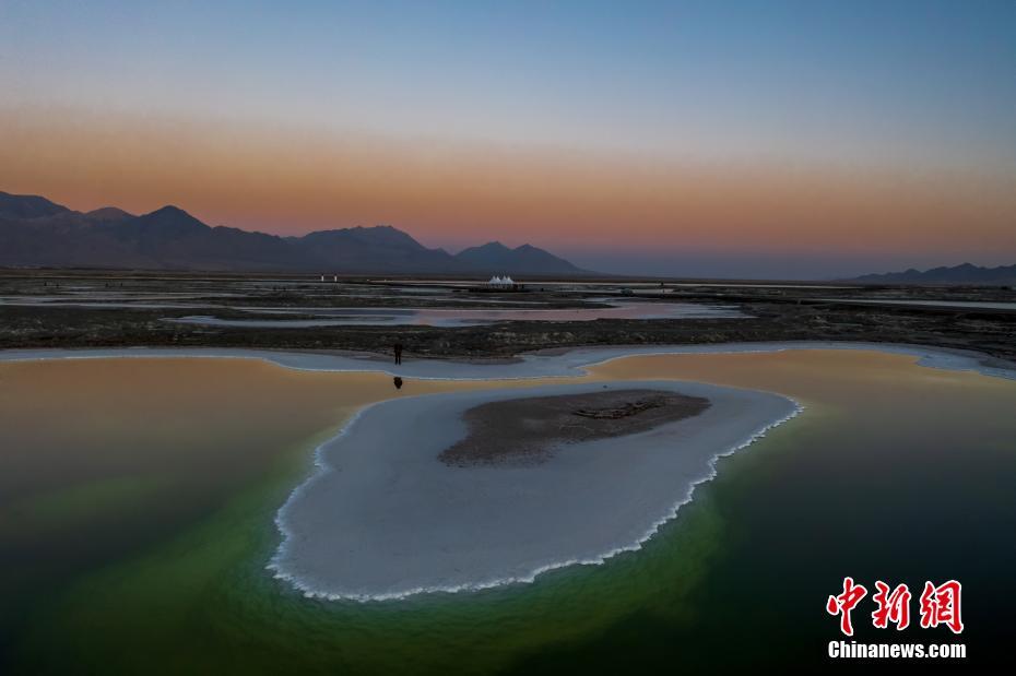 青海海西大柴旦翡翠湖五彩斑斓