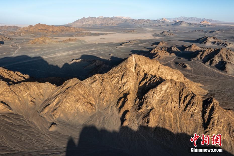 青海海西：茫崖黑独山雅丹地貌奇特