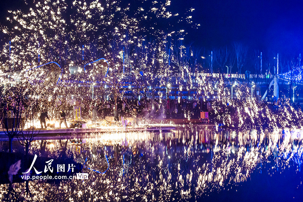 河北邯郸：打铁花喜迎新春【2】
