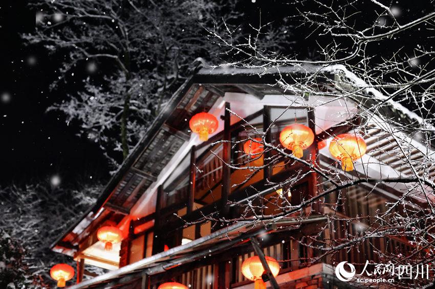 七里坪雪夜。吕兰希摄 