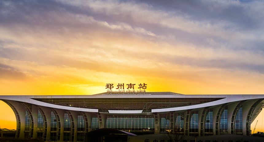 郑州南站正面图。