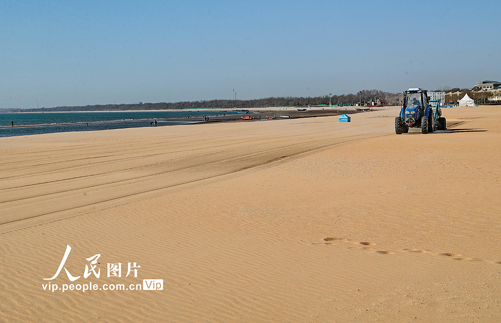 河北秦皇岛：沙滩清筛迎接八方游客【4】