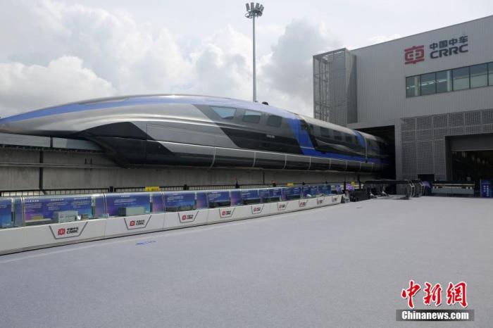 资料图：2021年7月20日，由中国中车承担研制、具有完全自主知识产权的时速600公里高速磁浮交通系统在青岛下线。 <a target='_blank' href='/'>中新社</a>记者 胡耀杰 摄