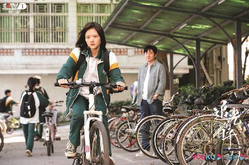 《追光的日子》：为教师的情感劳动打一束光