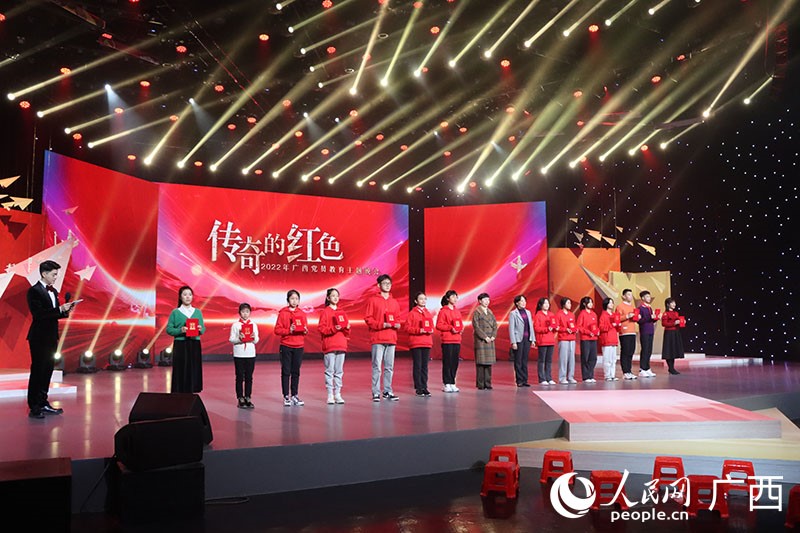 1月9日晚，“将《红色传奇》进行到底”征文书画诵读评比活动颁奖仪式举行。人民网 覃心摄
