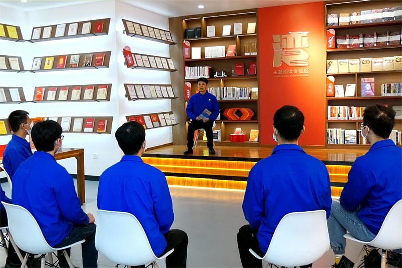1月9日，郑志明在“红湾”参加云阅读分享活动。广西党员教育中心供图