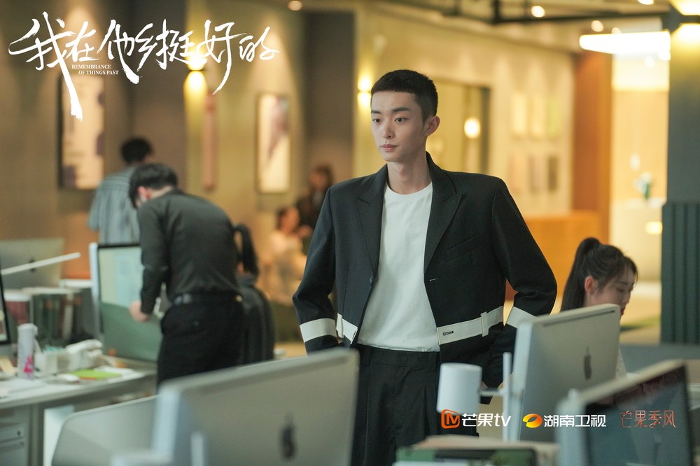 简亦繁（白宇帆 饰）布置工作.jpg