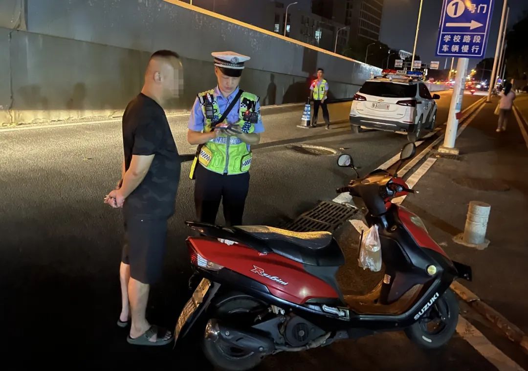 被顶行600多米的交警蒋仲超，因公牺牲
