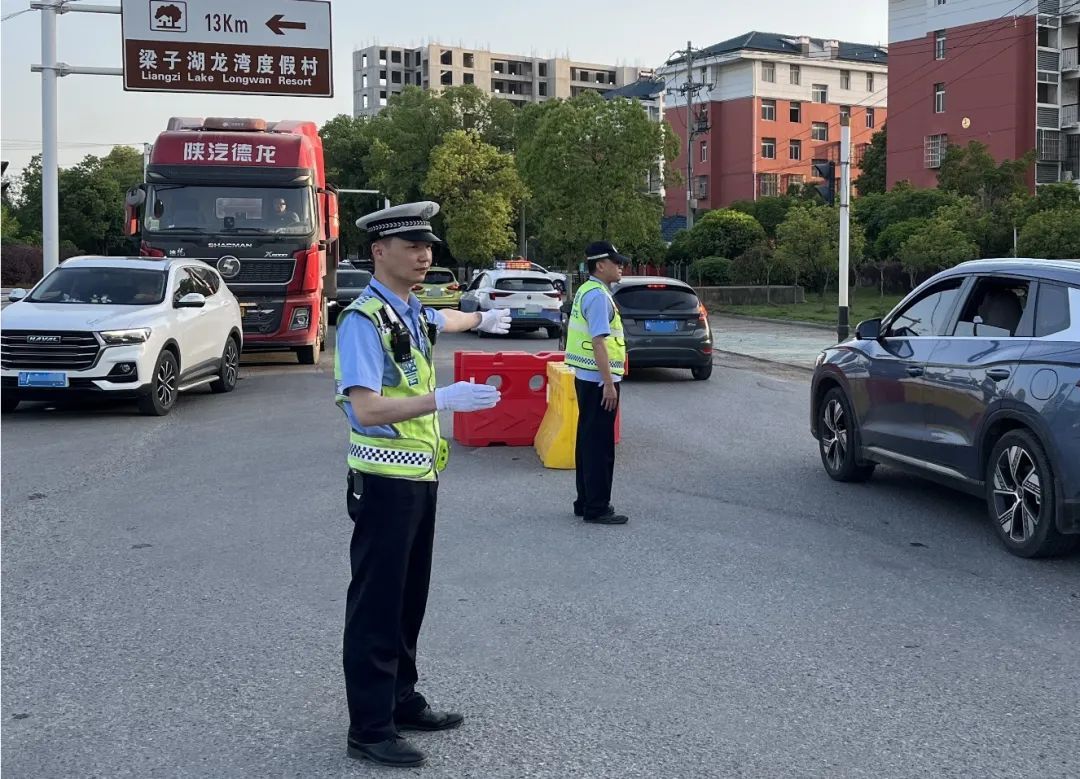 被顶行600多米的交警蒋仲超，因公牺牲