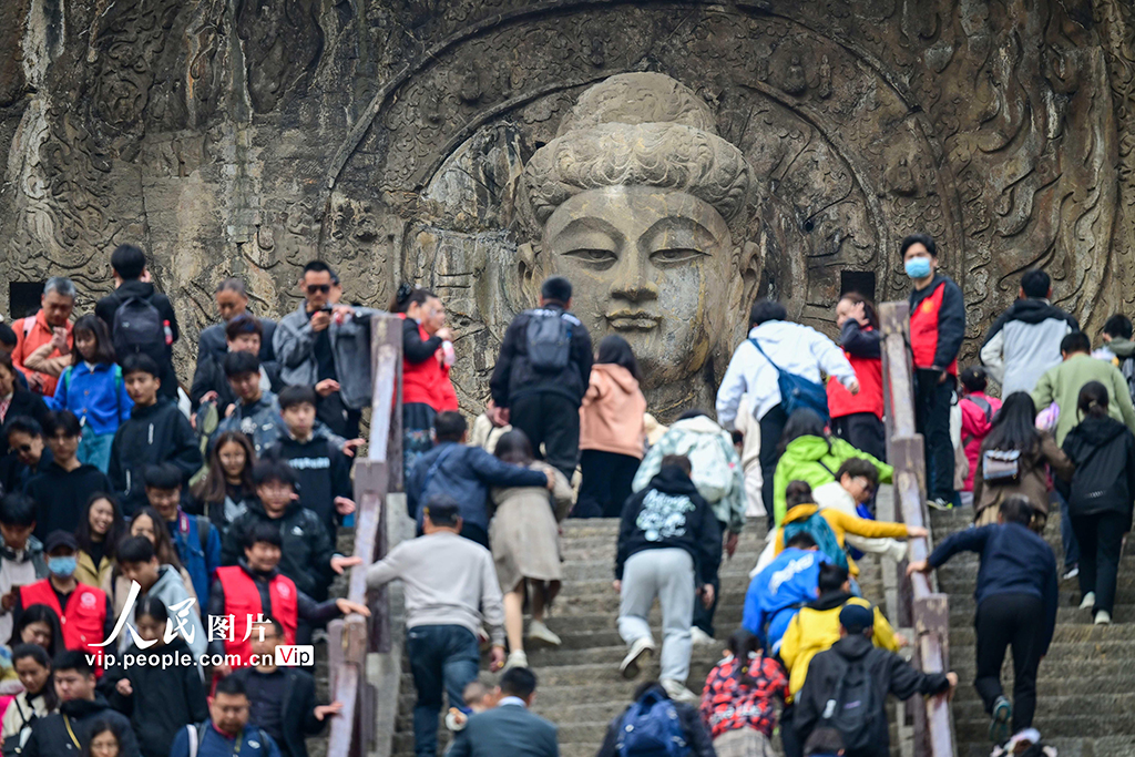 河南洛阳：龙门石窟游人如织【2】