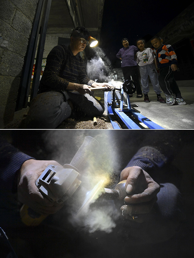 在广西大化瑶族自治县大化镇仁良村，非遗传承人韦寿基在制作陀螺（2023年4月16日摄，拼版照片）。作为当地传统陀螺手艺人，韦寿基经常组织村民进行陀螺比赛，积极传承非遗文化。