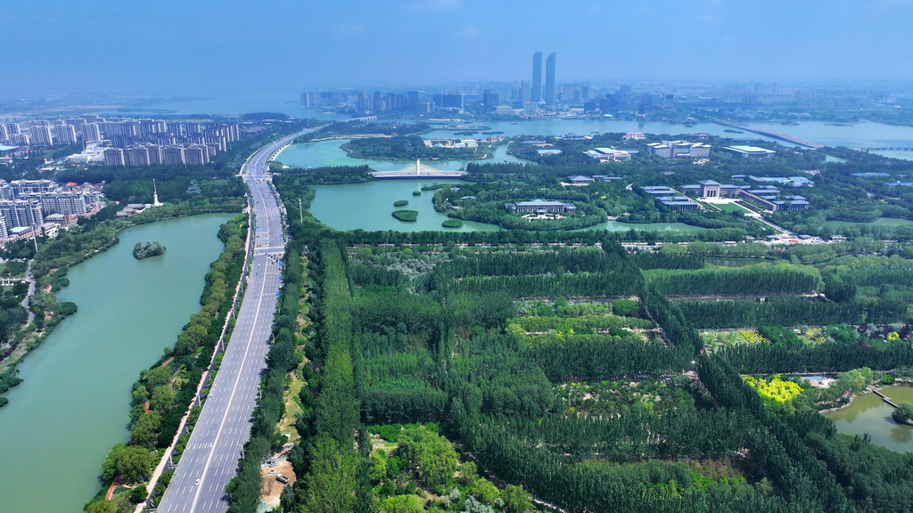 这是6月5日拍摄的宁夏银川市典农河（无人机照片）。