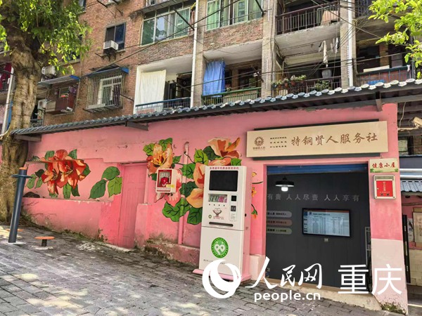 中心湾社区“花弄里”小区的涂鸦墙。人民网记者 冯文彦摄