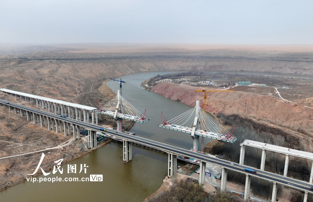 宁夏中卫：黑山峡黄河大桥建设有序进行