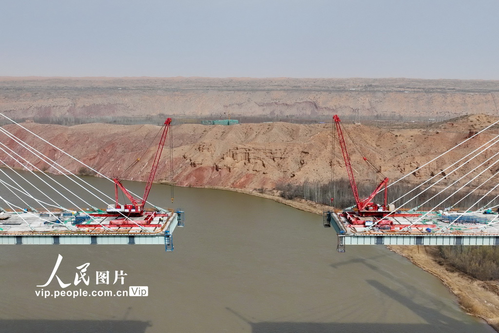 宁夏中卫：黑山峡黄河大桥建设有序进行【2】