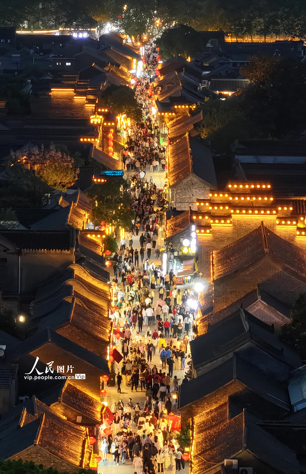 江苏扬州：古街“夜经济”升温 释放文旅消费潜力【3】