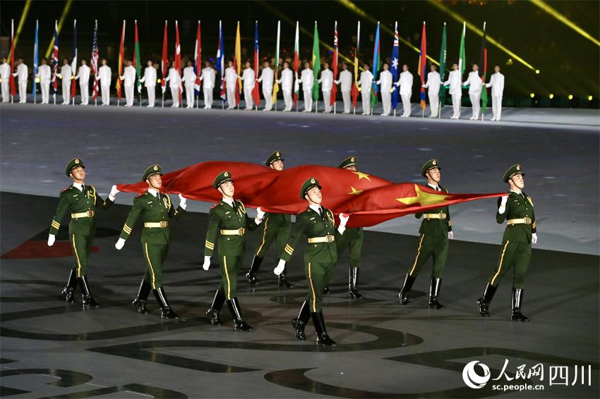五星红旗入场。人民网记者 朱虹摄