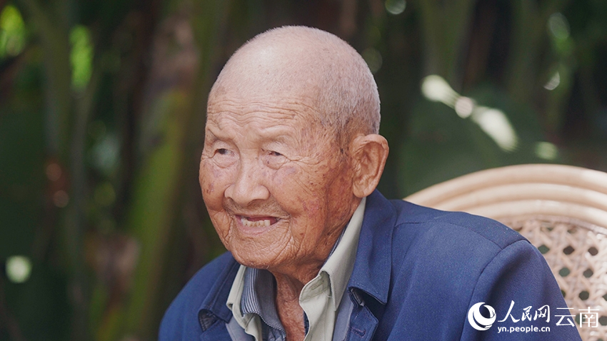参加滇西反攻战腾冲战役的吴正春老人今年已经101岁。视频截图