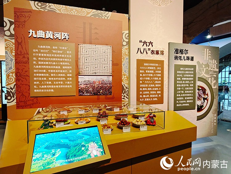 准格尔旗黄河文化馆非遗文化展区。人民网记者 张雪冬摄