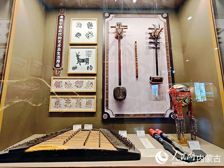 黄河文化馆内精美展品。人民网记者 张雪冬摄