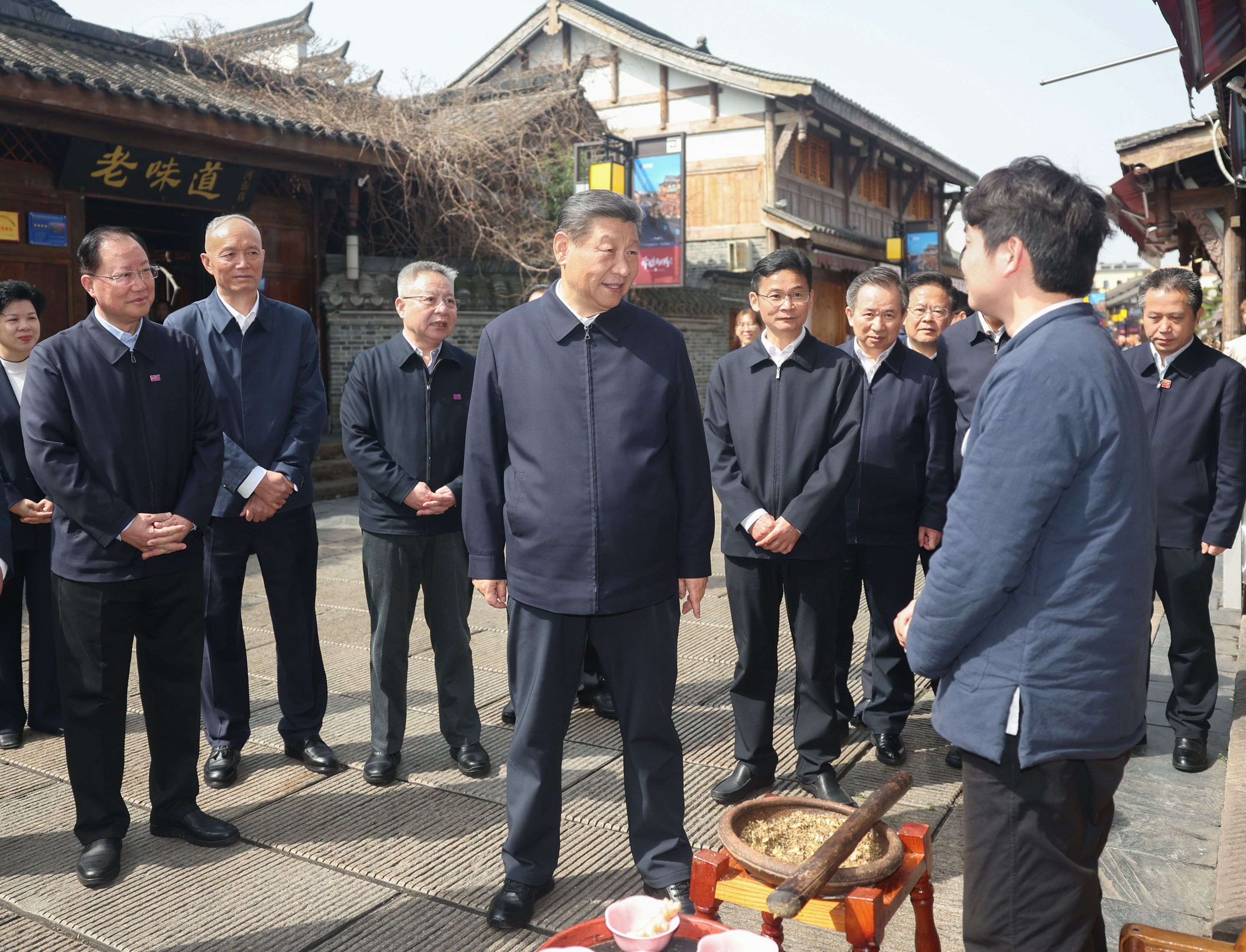 △ 2024年3月19日，习近平总书记在湖南常德河街考察。