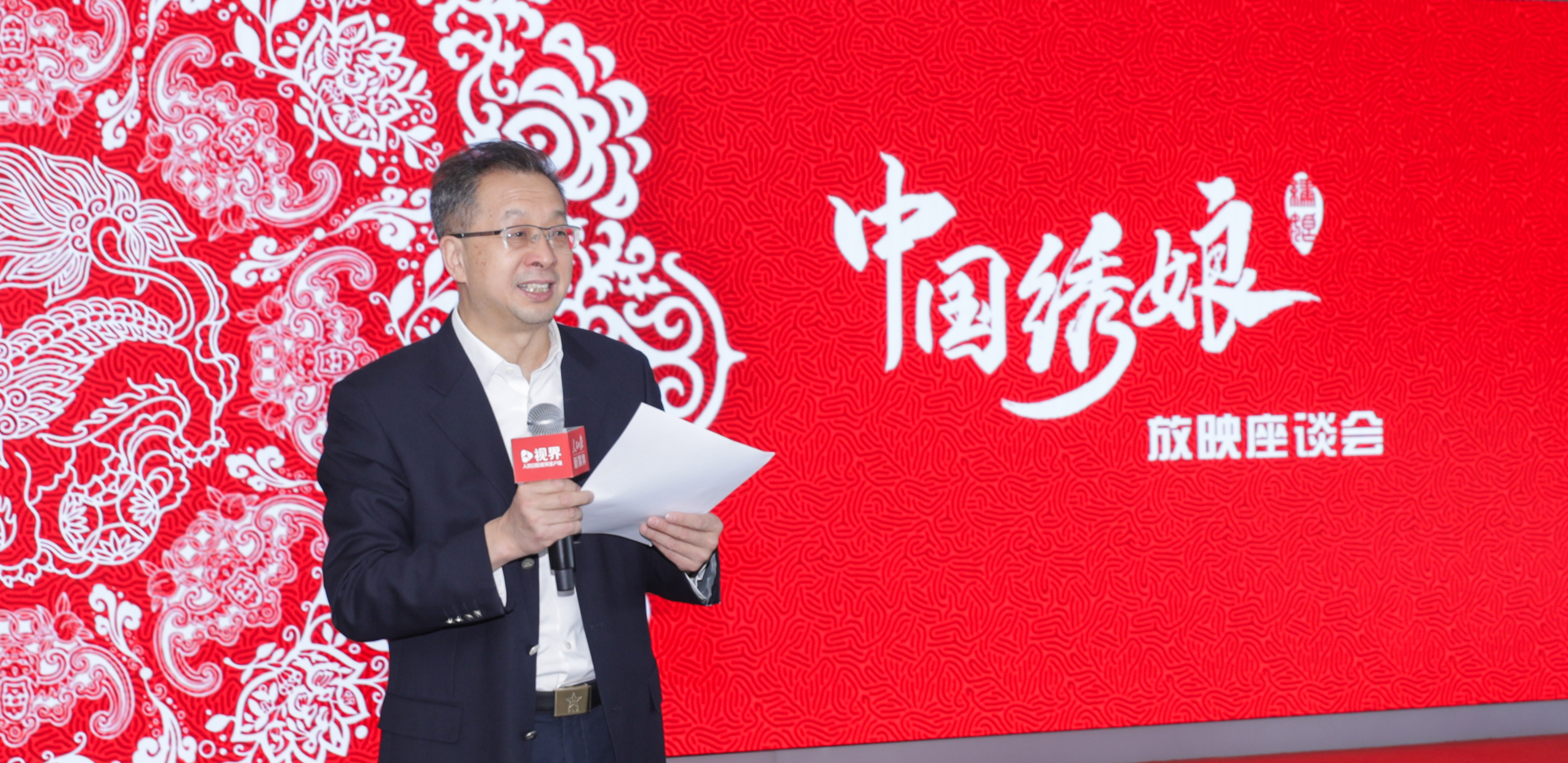 2.何亚琼.JPG