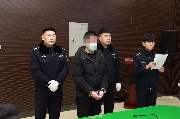 中国警方向韩国移交1名韩国籍红通逃犯。公安部供图